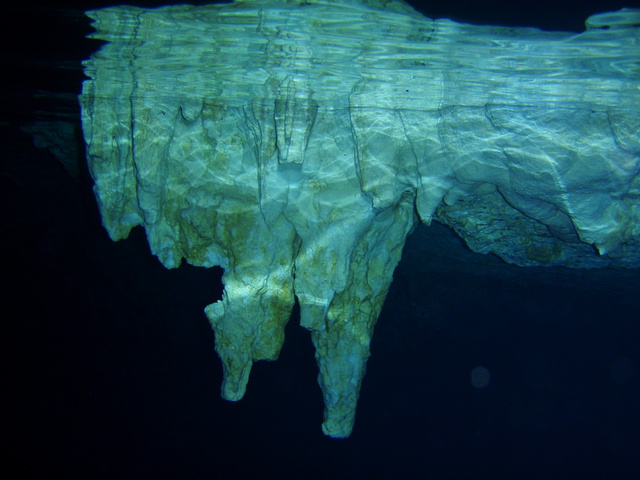 cenote stalactite 640x480