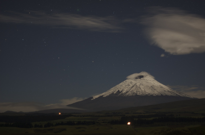 cotopaxi by night 720x475