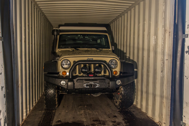 jeep in container 720x480