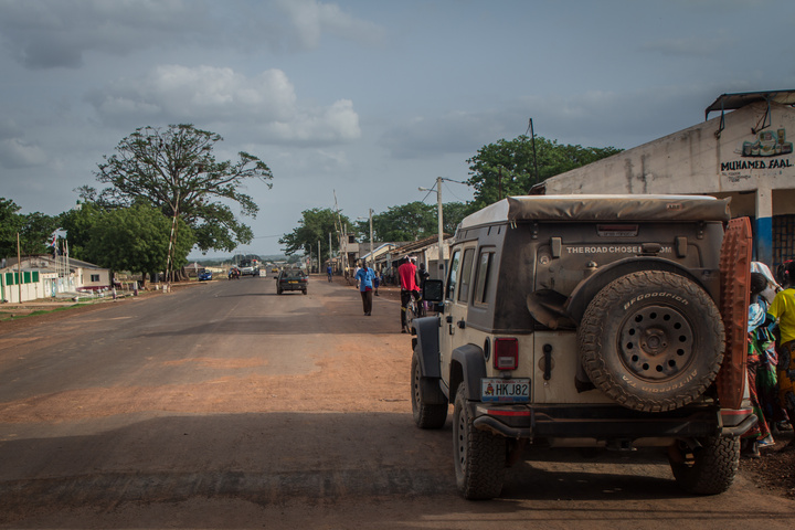 gambia border crossing jeep2 720x480