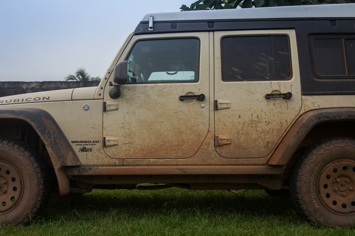 jeep africa muddy 720x480