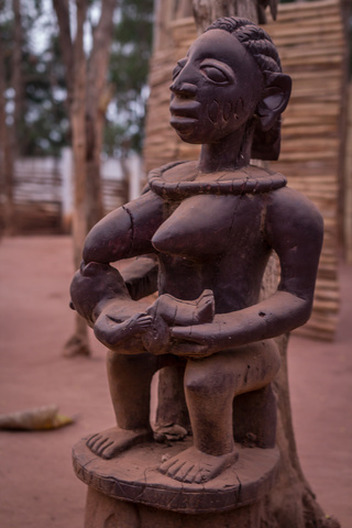 abomey carving lady baby 320x480