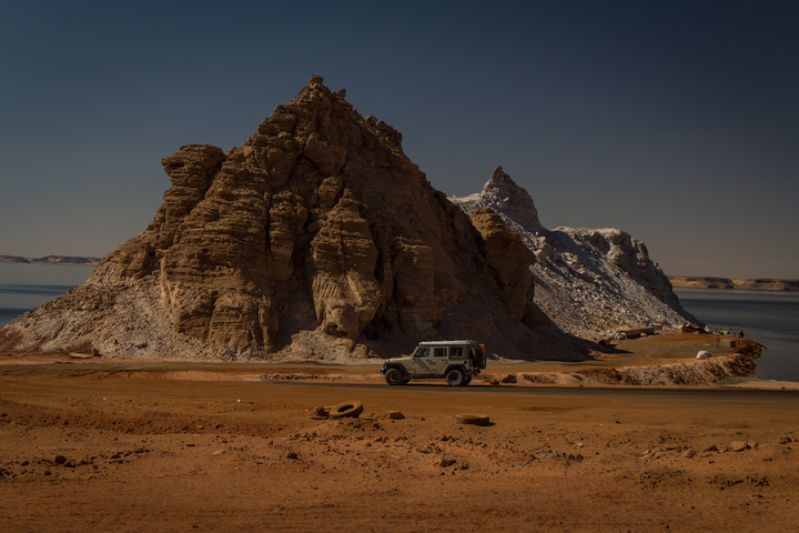 egypt rocks jeep 720x480